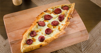 Sucuklu Kaşarlı Pide